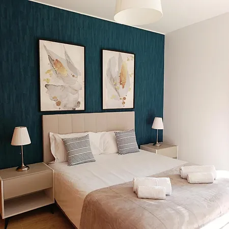 Sunny Marina View 1b-3c Apartment