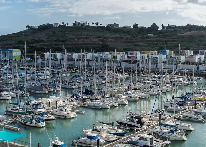 Sunny Marina View 1b-3c Apartment